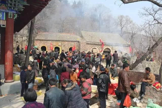 平山有处千年历史文化名山，能“与神对话”，一起去体验吧！