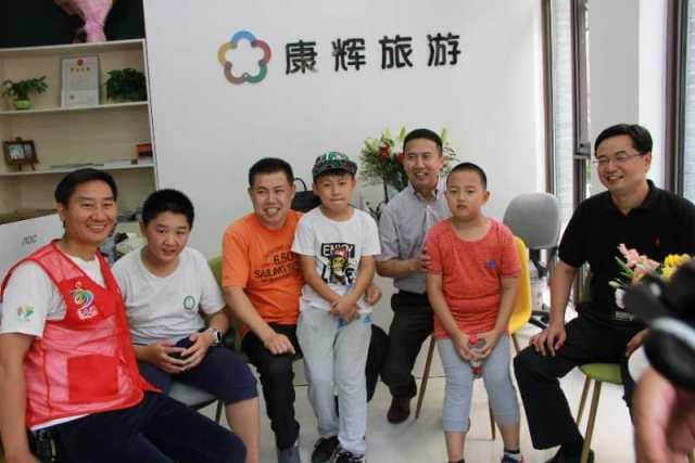 13名“旅游啄木鸟”成为康辉旅行社“旅游质量监督员”