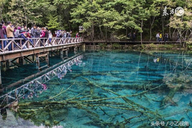 四川旅游景点：美丽的九寨沟风景区