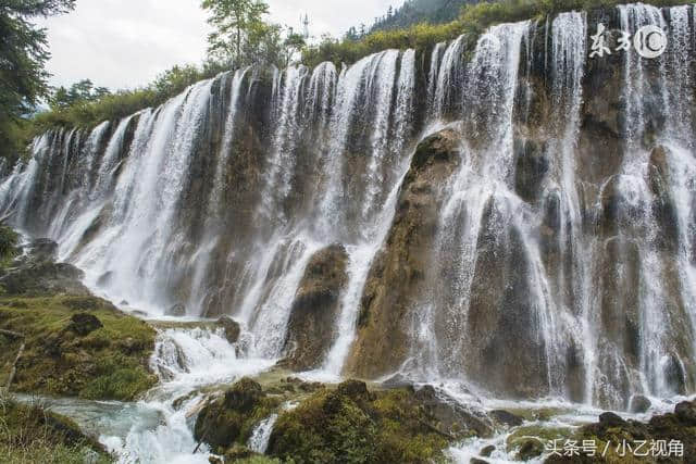 四川旅游景点：美丽的九寨沟风景区