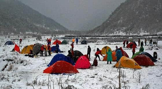 开县雪宝山迎多地驴友前往游玩