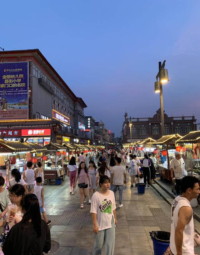 开封鼓楼夜市，来开封旅游不容错过的免费景点之一