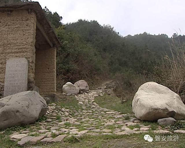 徒步八盆岭古道 探访历史的痕迹